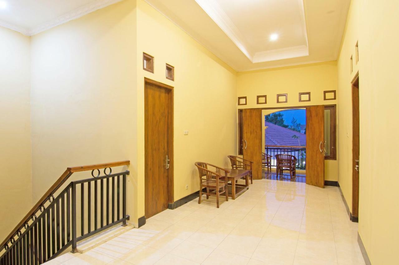 Oyo 931 Dara Dewi Homestay Yogyakarta Kültér fotó
